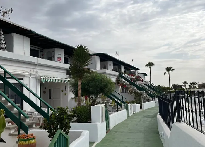 Marinos Yonetxu Tías