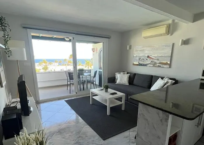 Marinos Yonetxu Tías